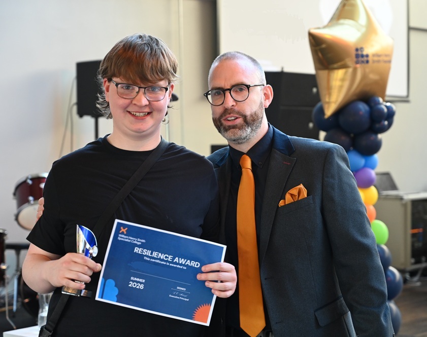 Simon Cotton presents student with the resilience award